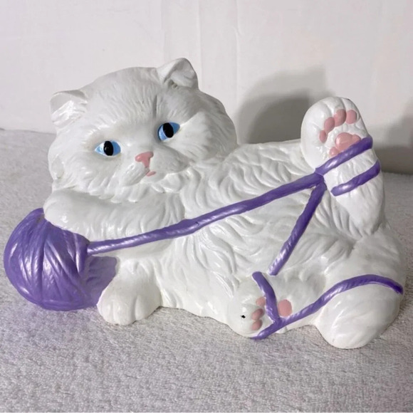 Vintage 1984 White Ceramic Cat Statue Playing W Purple Ball Of Yarn Kitty  Meow - Picture 1 of 16